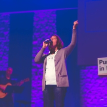 29343305_2032967423386139_65386620769009664_o Kelli Sponsel singing